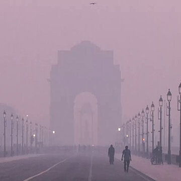Delhi’s AQI breaches 400 as dense smog grips capital, temperature drops to 9°C