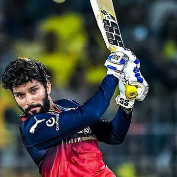 From 76/5 to 200+ : RCB shows a stunning comeback amidst early collapse