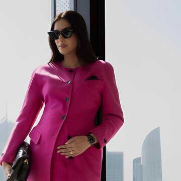 ‘MOTHER’: Sonam Kapoor shares second pregnancy in bold pink look