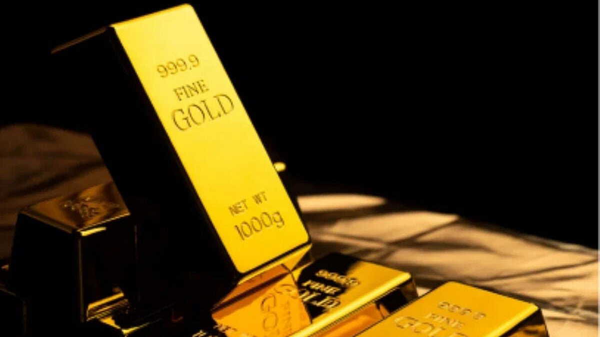 Gold prices fall further in Kolkata as silver sees sharp decline