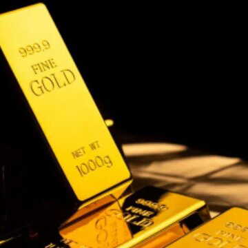 Gold prices fall further in Kolkata as silver sees sharp decline