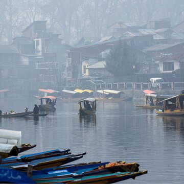 India shivers as cold wave intensifies, yellow alerts issued across states