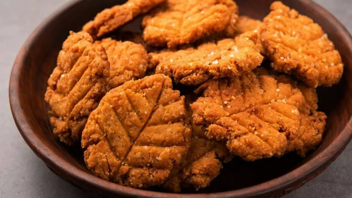 Here are the tricks to making the perfect Thekua: Crispy on the outside, soft on the inside