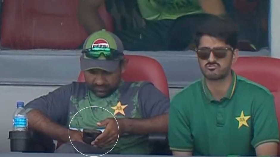 ICC U19 World Cup: Sarfaraz Ahmed spotted using phone, questions raised over PMOA regulations