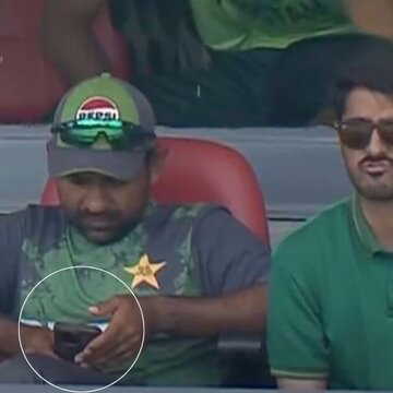 ICC U19 World Cup: Sarfaraz Ahmed spotted using phone, questions raised over PMOA regulations