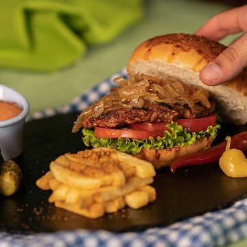 Gaining weight from visual appetite? Embrace these 6 methods to curb your cravings