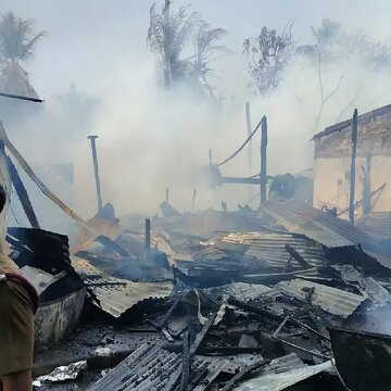 Major fire breaks out near Madhyamgram station, multiple shops damaged