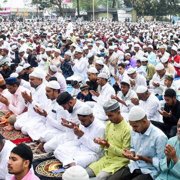 Delhi’s Uttam Nagar sees calm Eid after 'khoon ki holi' tensions, locals thank police with flower petals | WATCH