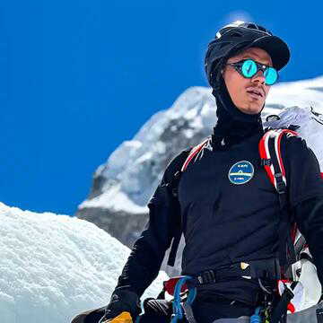 Bengal’s Shuvam Chatterjee completes Everest-Lhotse double summit, nears global record