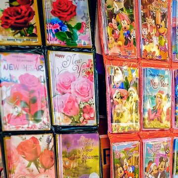 Is the charm of 'Happy New Year' greeting cards in Kolkata slowly fading away?