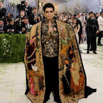 Karan Johar unfollows Bollywood celebrities, calls it 'digital detox'