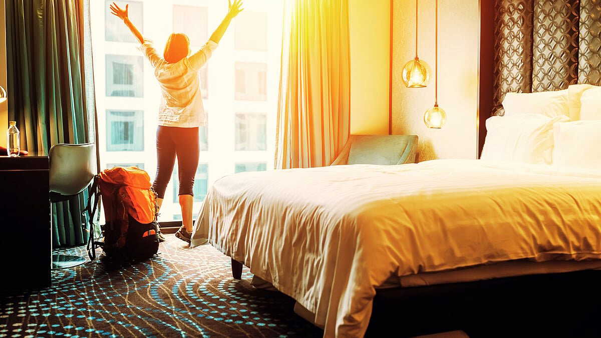 You checked into a hotel with no wall clocks in the room : the reason behind it will surprise you