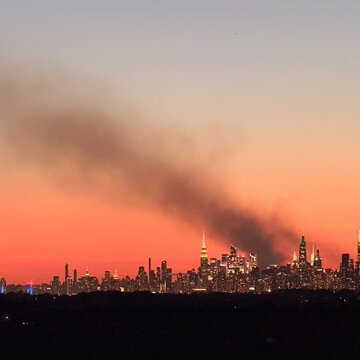 Thick smoke engulfs skies over Manhattan and Jersey City, sparks alarm