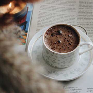Want to sip hot chocolate and feel cosy this winter? Here are 5 Kolkata cafés you must try