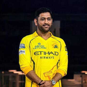 MS Dhoni eyes return; Michael Hussey shares key fitness update