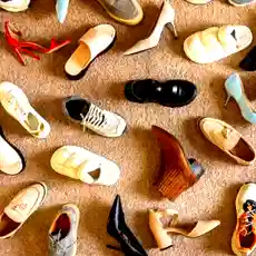 ₹1 shoes spark chaos: Massive crowd gathers, police resort to lathi-charge