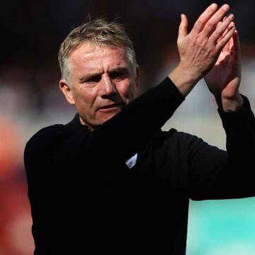 Wrexham revive playoff push with crucial win as Parkinson vows late-season fight