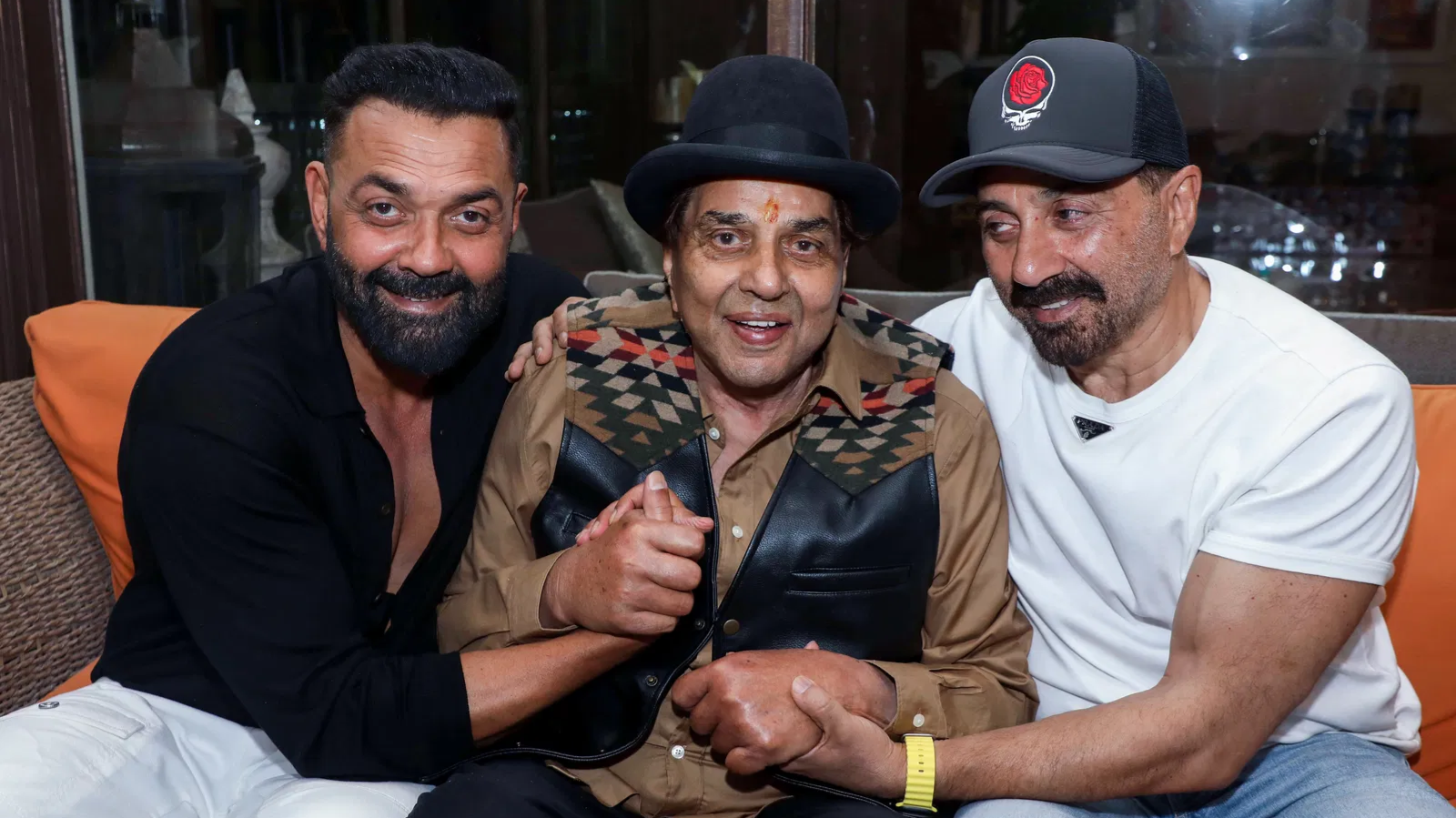 Sunny Deol rushes to Breach Candy Hospital as father Dharmendra remains under observation