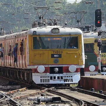 Train services hit as Sealdah block and Howrah–Bardhaman shutdown trigger cancellations