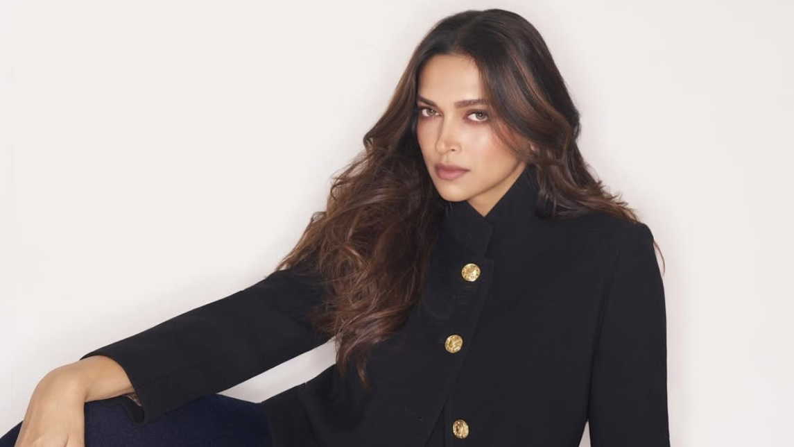 Ranveer Singh’s flirty comment on Deepika Padukone’s date-night pictures breaks the internet