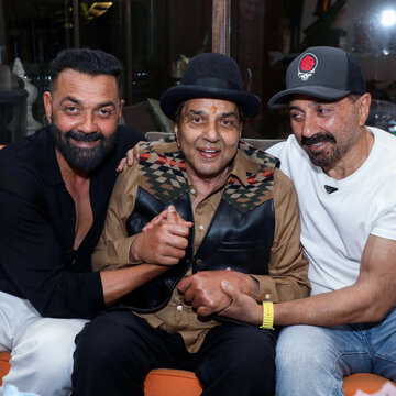 Dharmendra reliving his legacy with his ‘Apne’: Here's how the actor held his sons close to heart