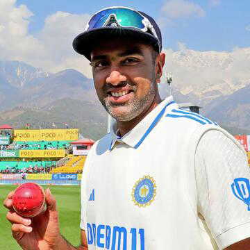 Ashwin’s tweet featuring Sunny Leone goes viral, fans get confused ahead of 1st T20i at Cuttack