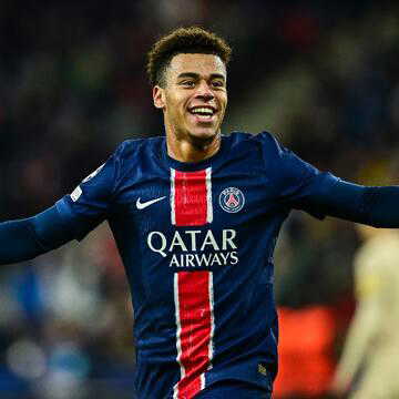 PSG beat Liverpool 2-0 to stay on track in Champions League