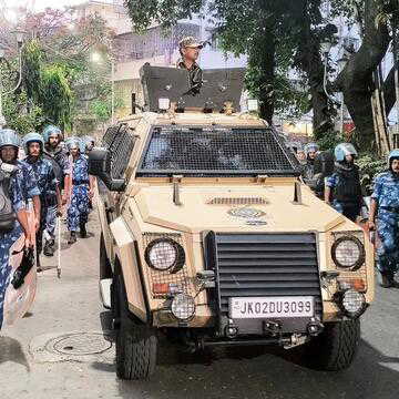 EC to retain 70,000 CAPF personnel in West Bengal to 'prevent post-poll violence'
