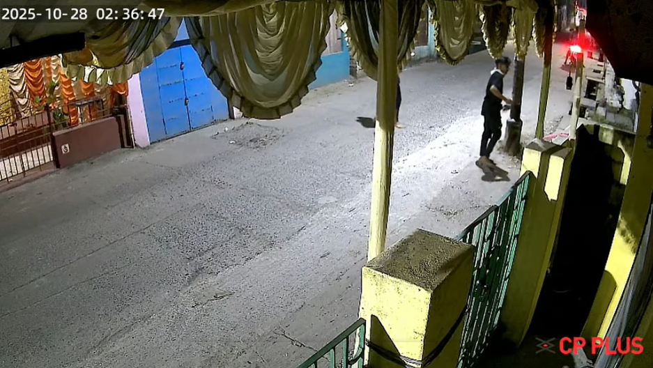 Two youths throw bomb at house at midnight and flee, panic in Baidyabati