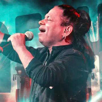 ‘Janwargiri mat kariye’: Kailash Kher halts Gwalior concert as unruly crowd jumps barricades