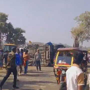 Goods truck overturns near Hirakhani More, cyclist dies on the spot