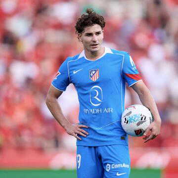 Barcelona line up backup striker targets as Alvarez chase intensifies