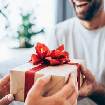 Is your NRI friend coming home this puja? Here’s what you can gift them