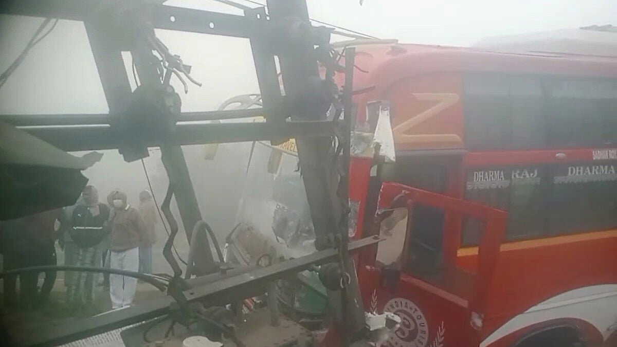 Dense fog causes tourist bus crash in West Midnapore, 12 injured
