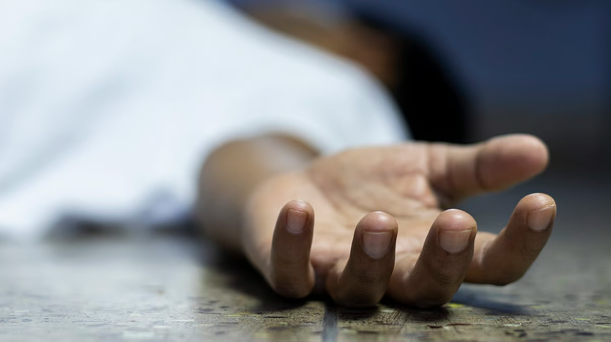 Boss shocked as fit 40-year-old employee dies 10 minutes after texting for sick leave