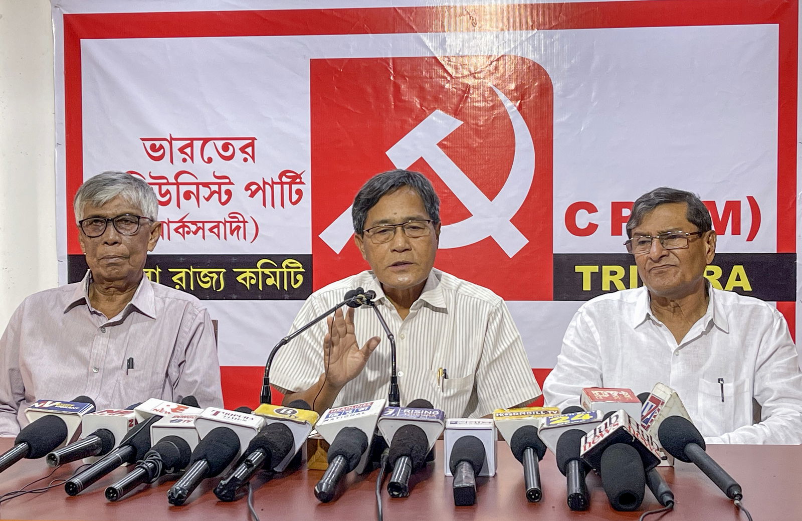 'Bengal’s Old Guard’ suddenly accuses BJP and TMC of launching a direct ‘attack on democracy’