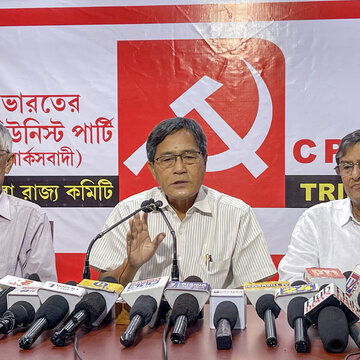 'Bengal’s Old Guard’ suddenly accuses BJP and TMC of launching a direct ‘attack on democracy’