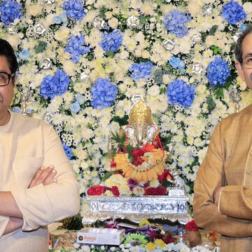 Ganpati ‘Bappa' brings Thackeray brothers closer, Uddhav visits Raj's house