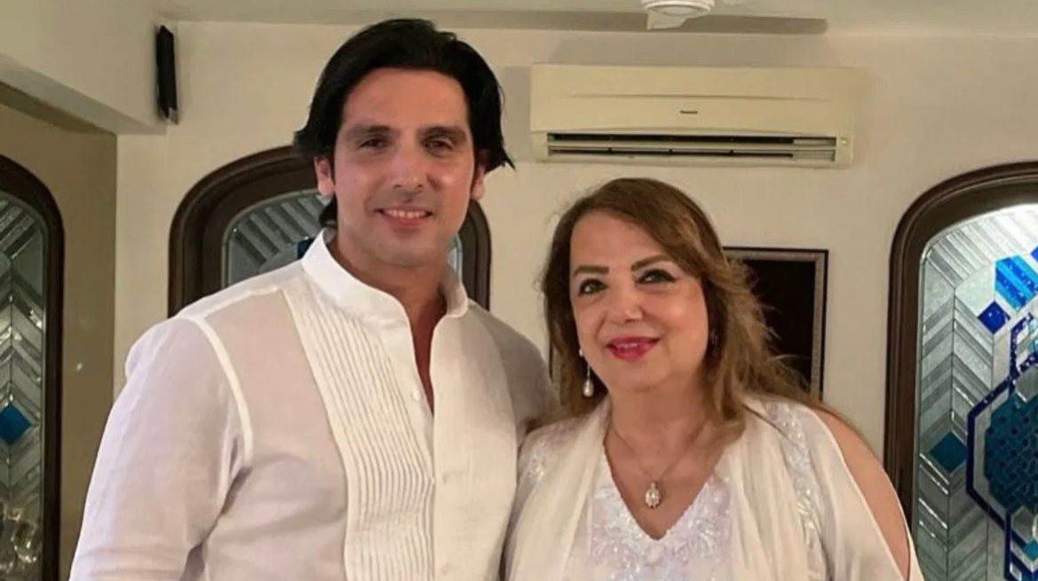 Bollywood bids farewell to Zarine Khan: Hrithik Roshan, Saba Azad, Sanjay Khan and family attend last rites