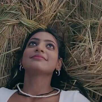 Viral ‘Kumbhmela girl’ Monalisa Bhonsle seeks police protection in Kerala, to marry her boyfriend