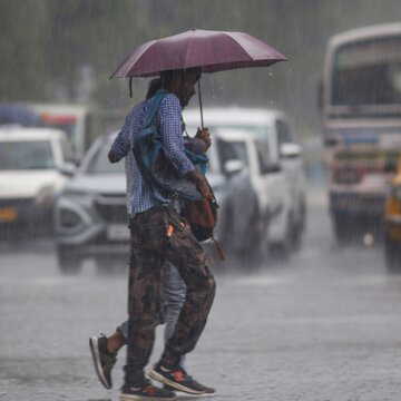 Kolkata soaked by sudden downpour, strong winds; orange alert issued across several Bengal districts