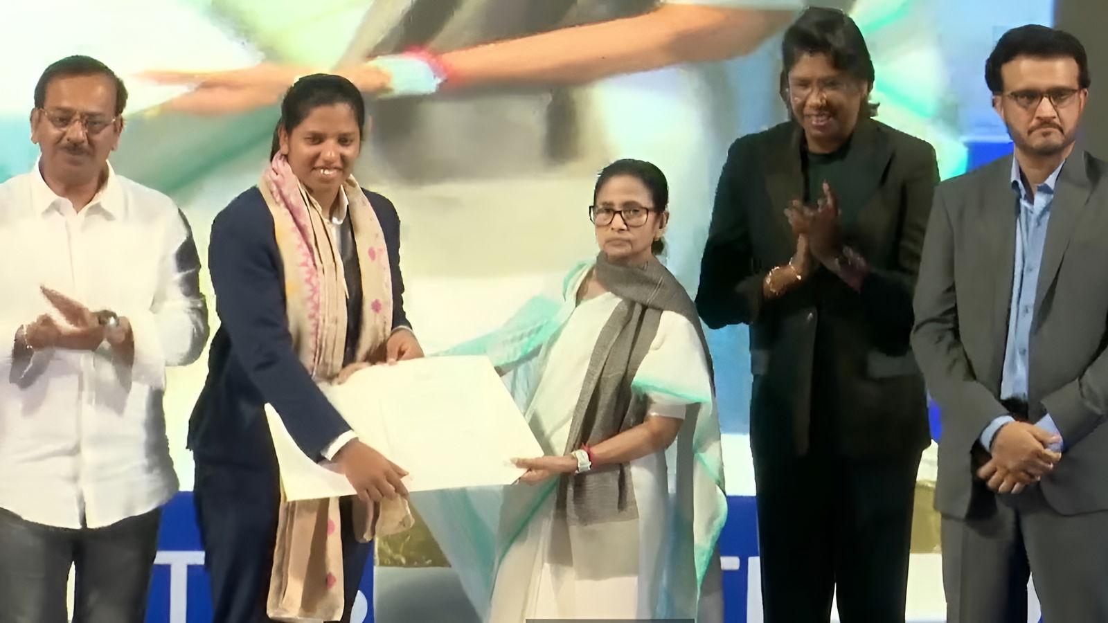 World Cup winner Richa Ghosh honoured with Banga Bhushan; CAB gifts golden bat and ball