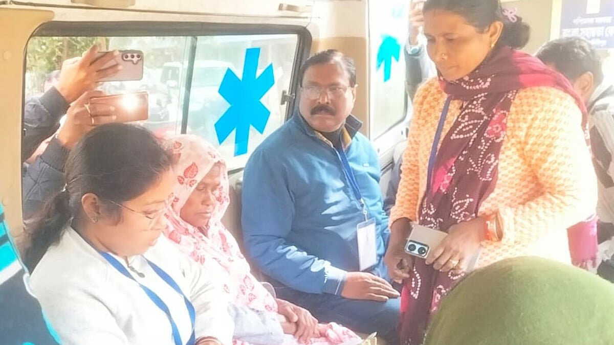 Elderly, paralysed voters attend SIR hearing in ambulances after home arrangements fail in Midnapore