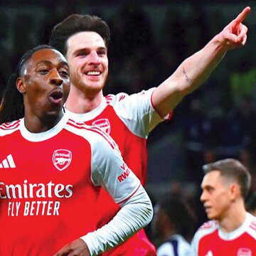 Arsenal hammer Tottenham to stay top as City and Liverpool keep title race alive