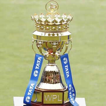 WPL playoff race twists after Gujarat Giants defeat Mumbai Indians