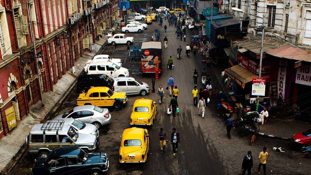 Kolkata Police cracks down on illegal parking in office areas to ease traffic jams