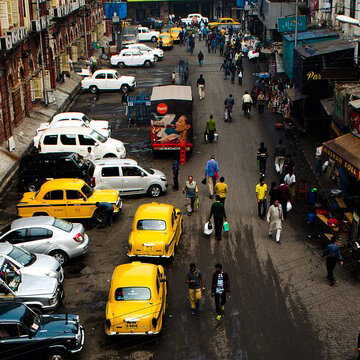 Kolkata Police cracks down on illegal parking in office areas to ease traffic jams