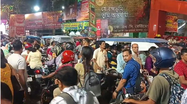 Traffic congestion in Barasat-Madhyamgram amid Kali Puja, which road is empty? Is Jessore Road open?