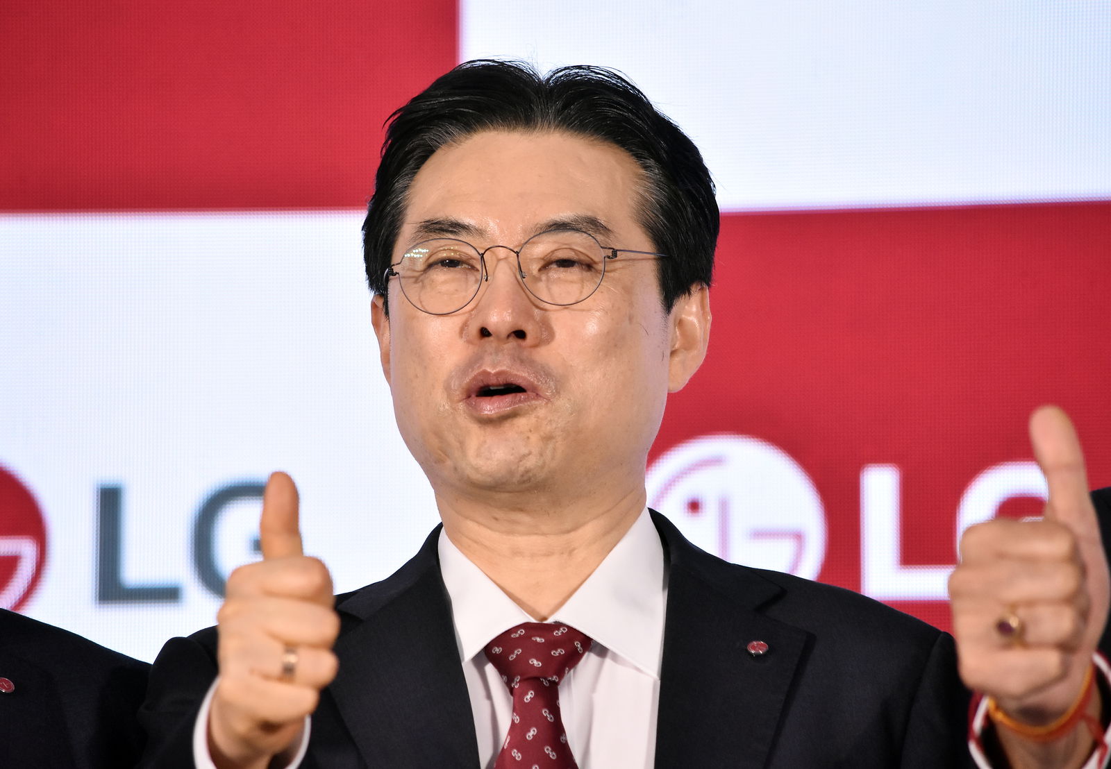 LG Electronics India MD Hong Ju Jeon chooses Hindi language for IPO debut speech | Watch
