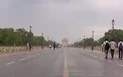 Delhi wakes up to pleasant morning; IMD warns of thunderstorm and rain later today